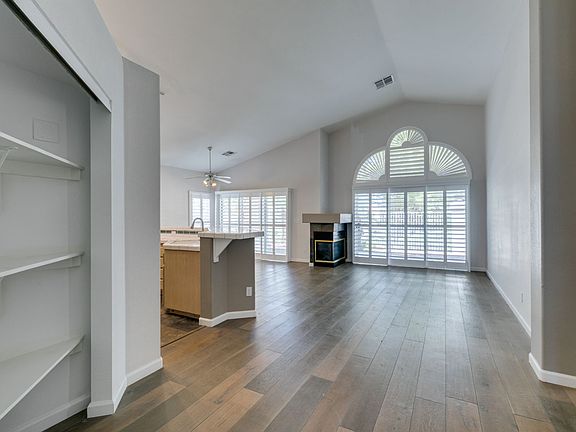 4th image of 135 Wildhorn Ct