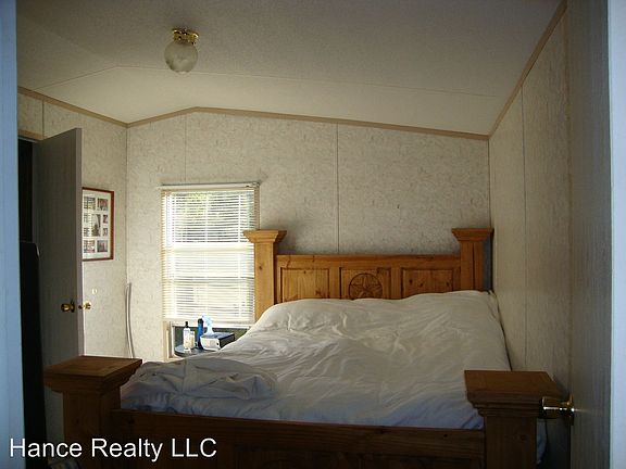 3rd image of 216 Bluebonnet Dr