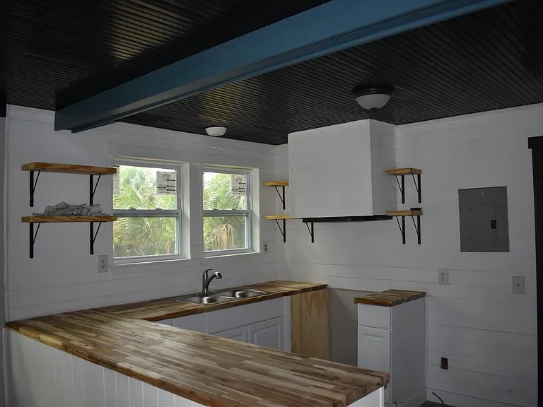 1200 W Lee St — Photo 7