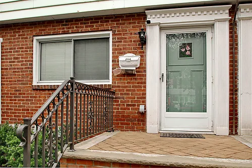 35A Edgewater Pl Photo 1