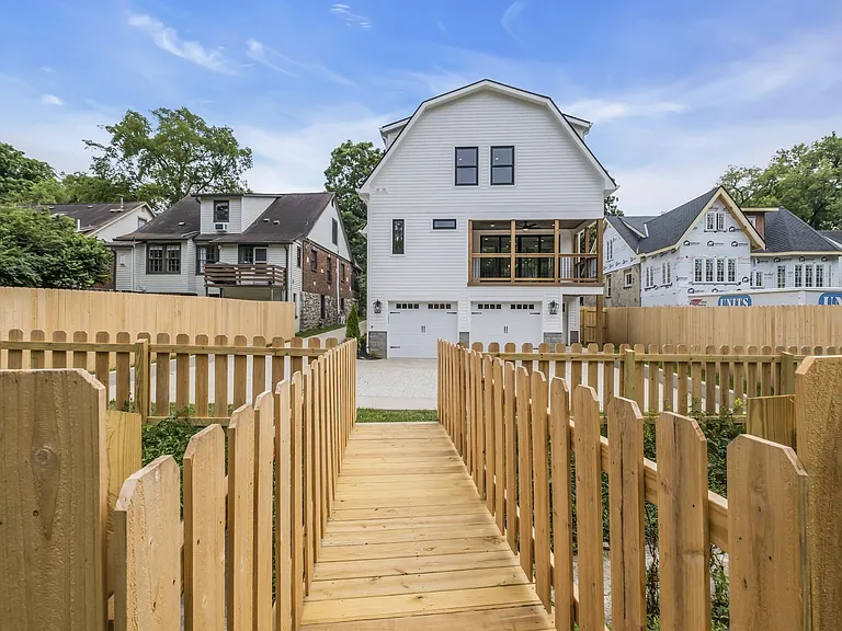 2704 Westwood Ave — Photo 59