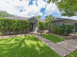15803 Pilgrim Hall Dr, Friendswood, TX 77546