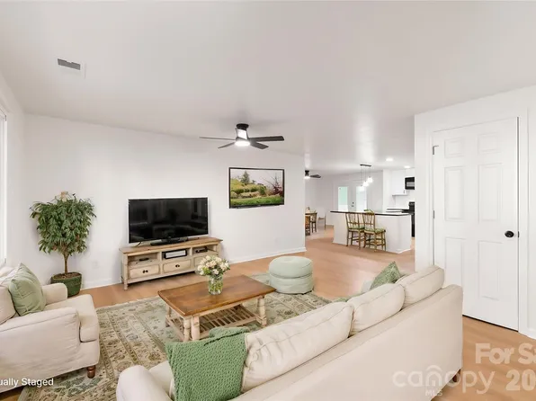 8412 Strider Dr, Charlotte, NC 28212