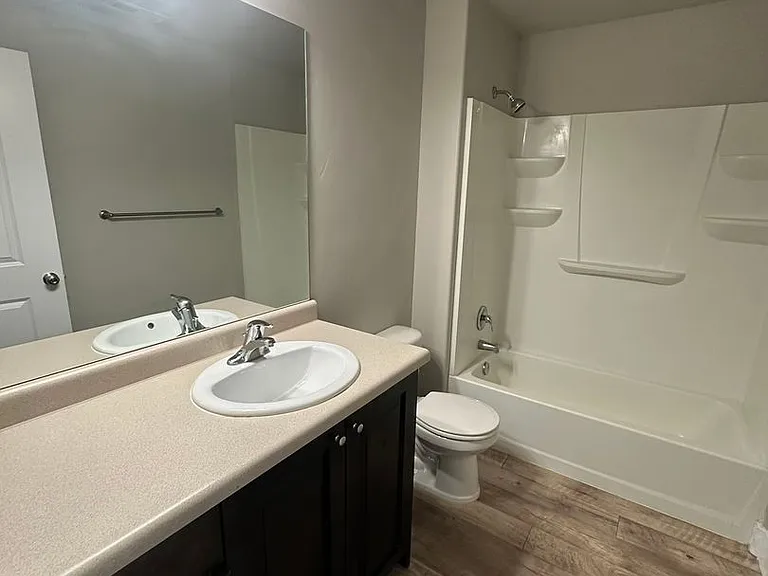 Creekside Oaks Apartments — Photo 40
