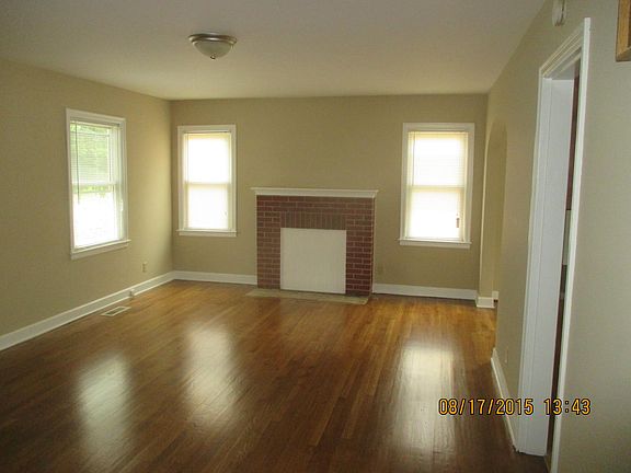 3rd image of 180 Collingwood Ave