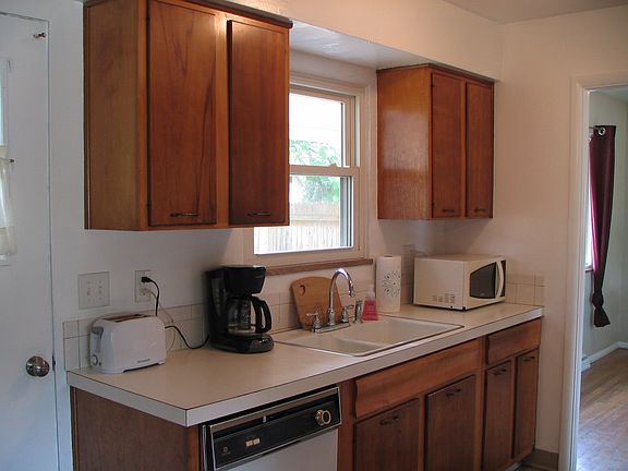 3rd image of 320 S Hawkins Ave