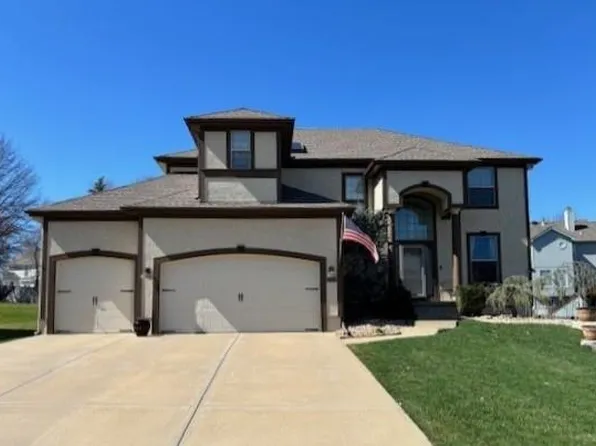 15610 Linden Ln, Overland Park, KS 66223