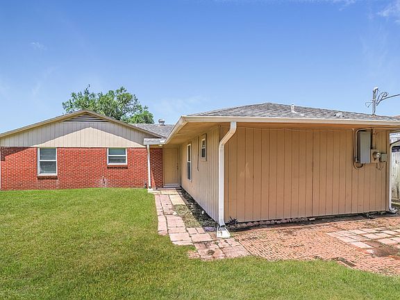 4th image of 1403 Effie Ln