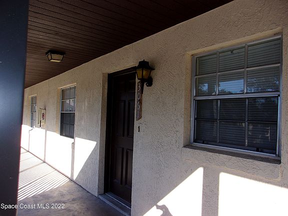 2nd image of 3061 Sir Hamilton Cir #10