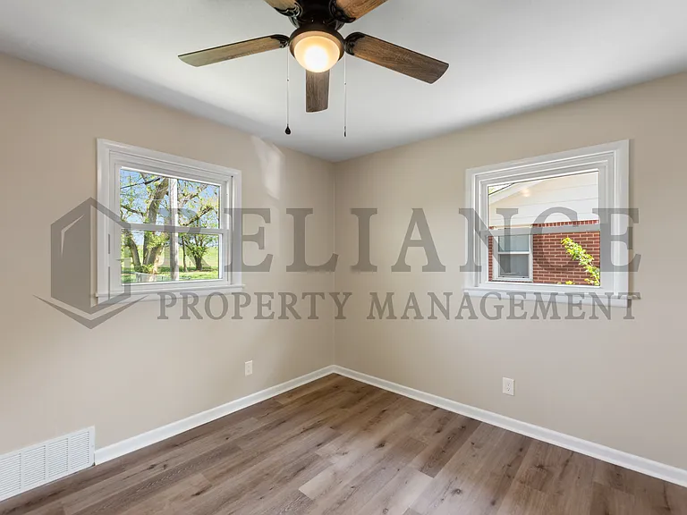 416 Alexander Dr — Photo 21