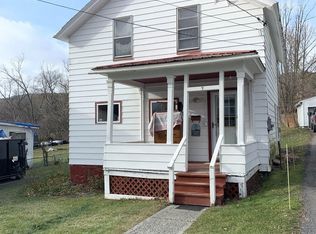7 Lafayette St, Whitehall, NY 12887