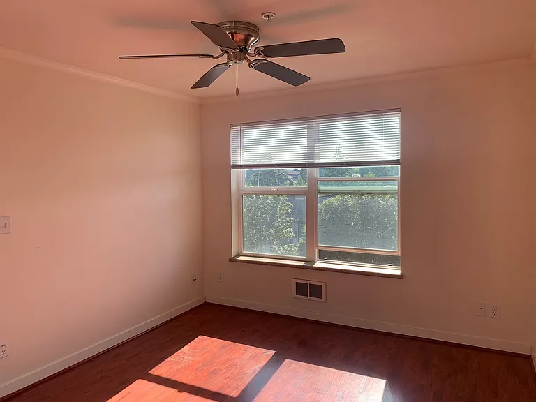 Howard Park Apartments — Photo 32