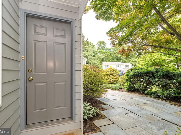 4th image of 202 Lenape Dr