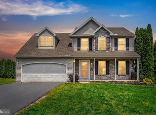 405 Lynne Dr, Mount Wolf, PA 17347