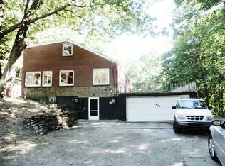 2814 New England Rd, West Mifflin, PA 15122