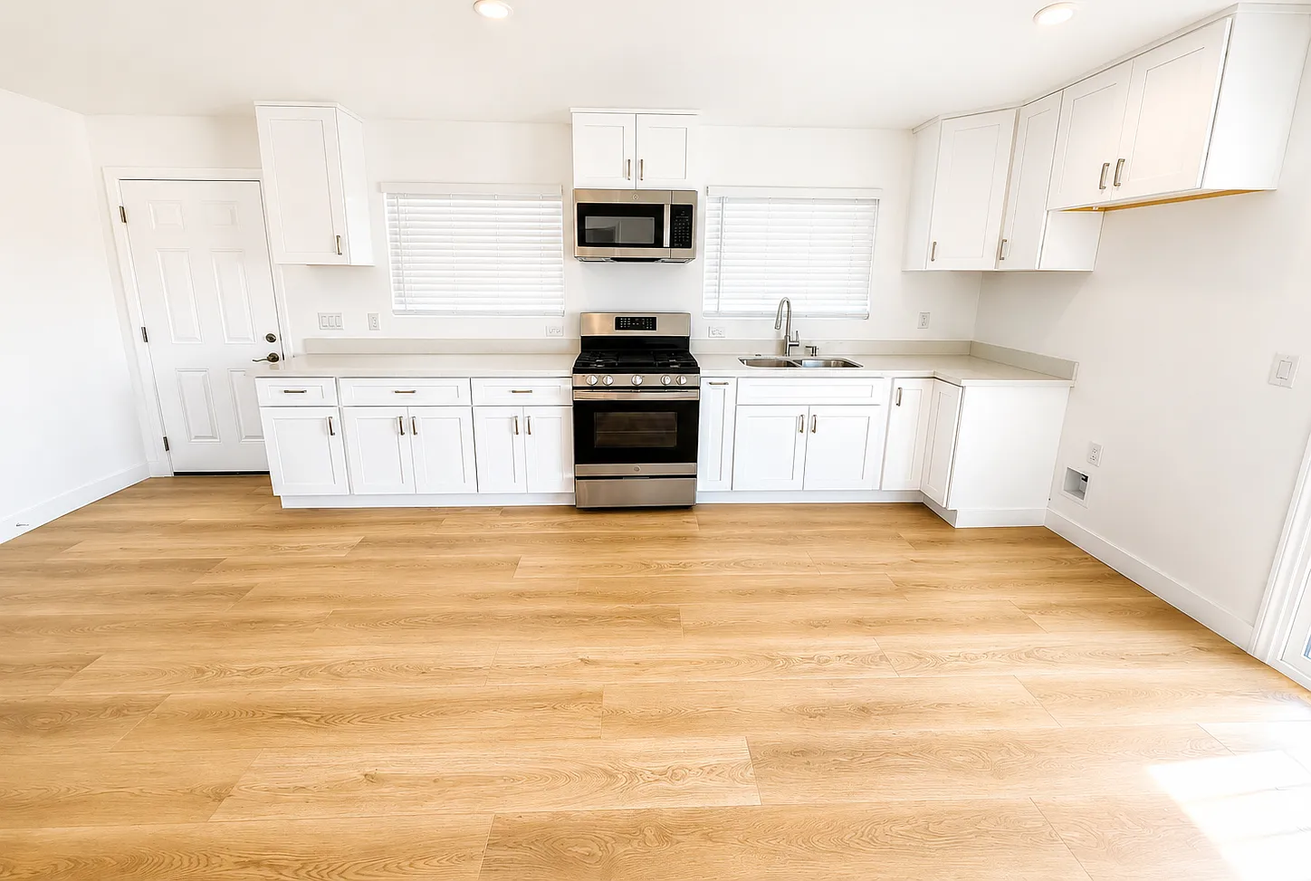 2 bed, 712 sqft, $3,250 — Photo 2