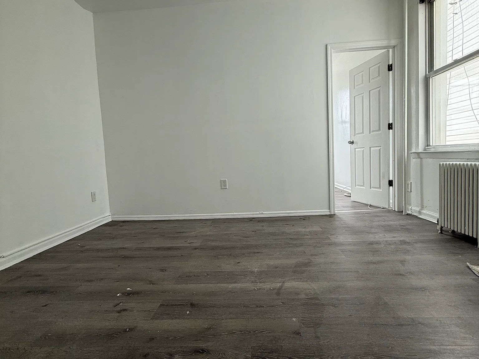 3 bed, 1100 sqft, $3,195 — Photo 2
