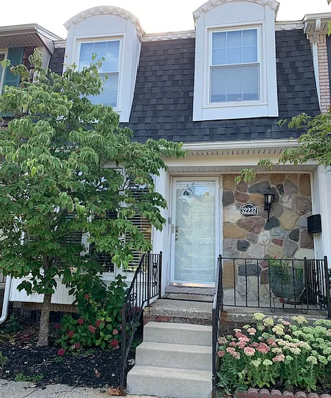 32237 Southfield Rd — Photo 1