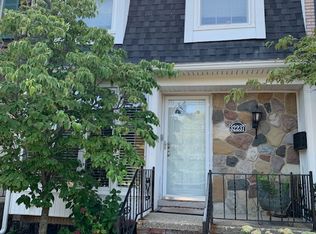 32237 Southfield Rd, Franklin, MI 48025