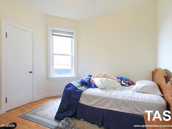 3rd image of 3044 N Ashland Ave #2