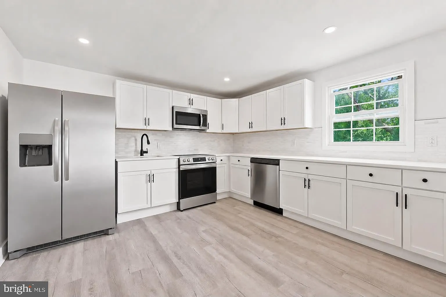 4 bed, 3.5 bath, 2497 sqft, $3,999 — Photo 2