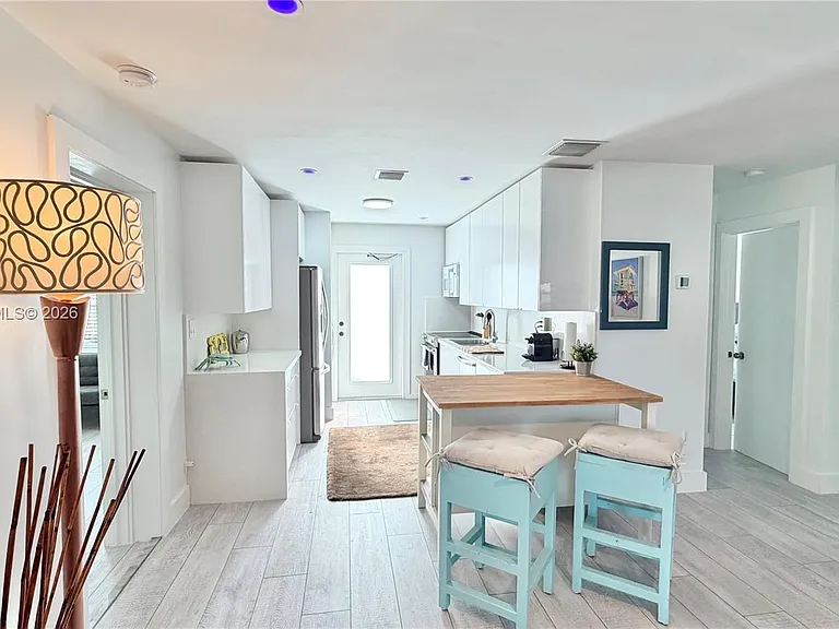 705 W Mango St #C — Photo 8
