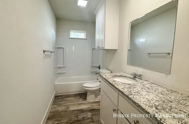 1519 E 14th St — Photo 13