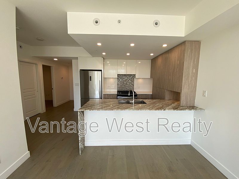 1st image of 1151 Sunset Dr #206