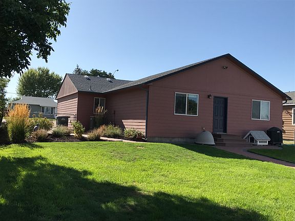 3rd image of 818 S Grand Dr