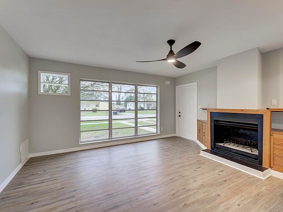 5th image of 155 SE Solaz Avenue