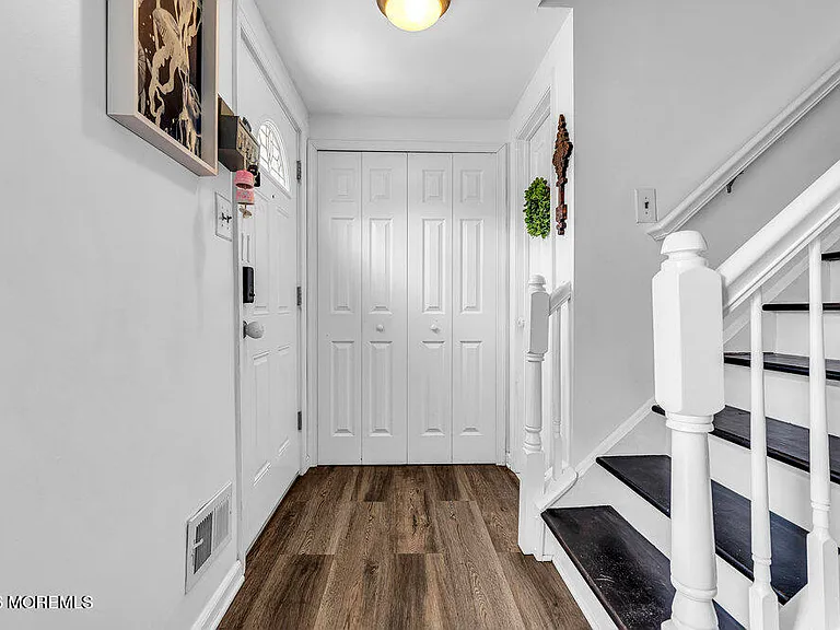 38 Devon Ct — Photo 2