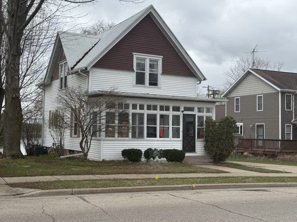 509 N Main St, Marion, WI 54950