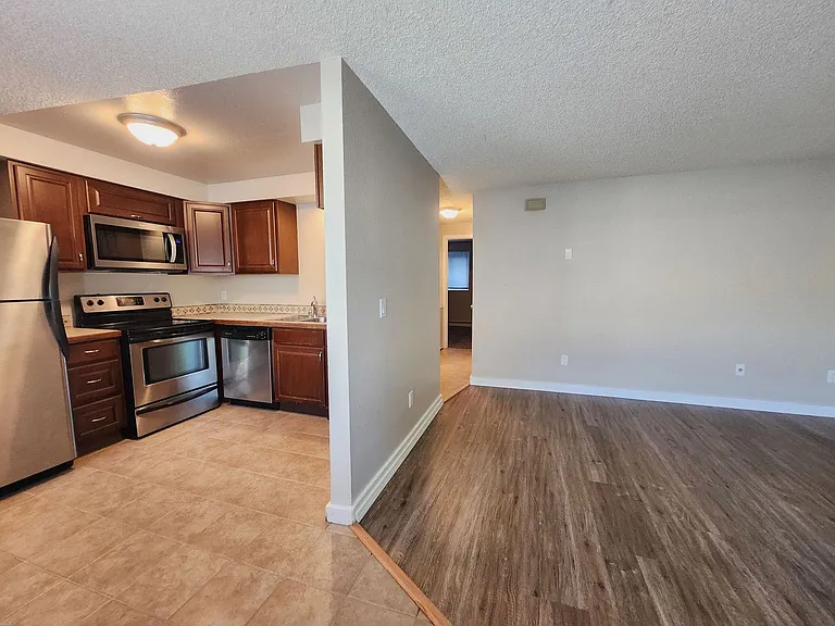 3102 E Jackson Ave — Photo 37