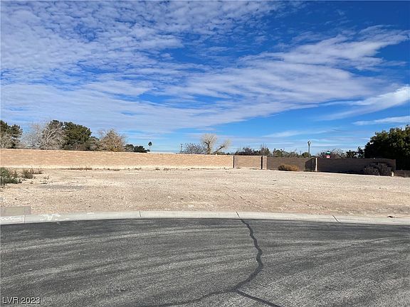3rd image of 220 Saint Elmo Cir