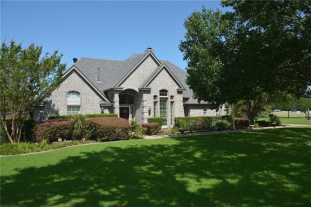 1st image of 250 Pine Dr