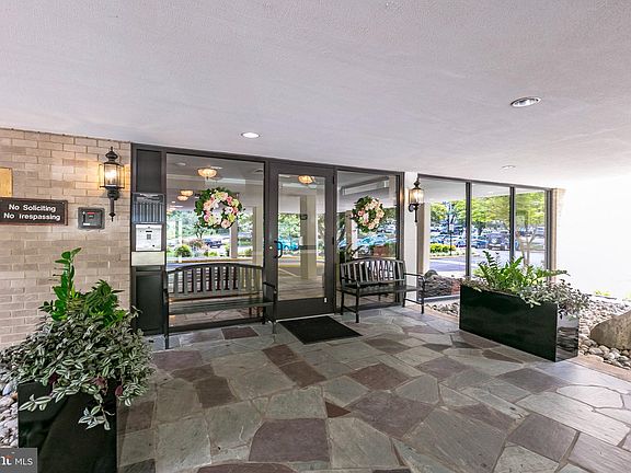 4th image of 600 Roosevelt Blvd APT 615
