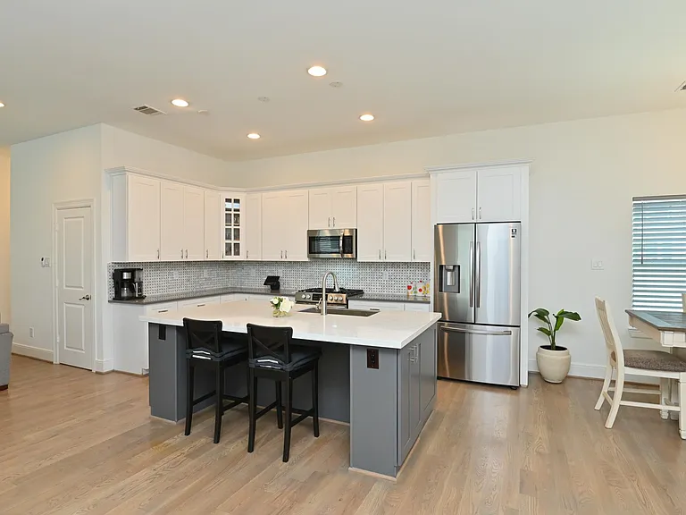 1117 W 16th St #C — Photo 40