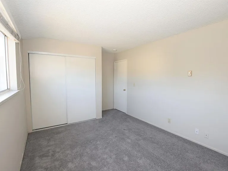 2670 Victoria Ave — Photo 10