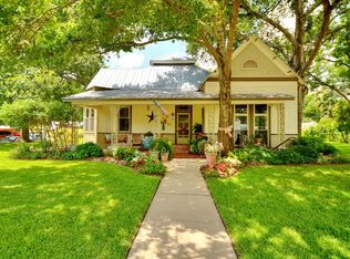 601 Main St, Smithville, TX 78957