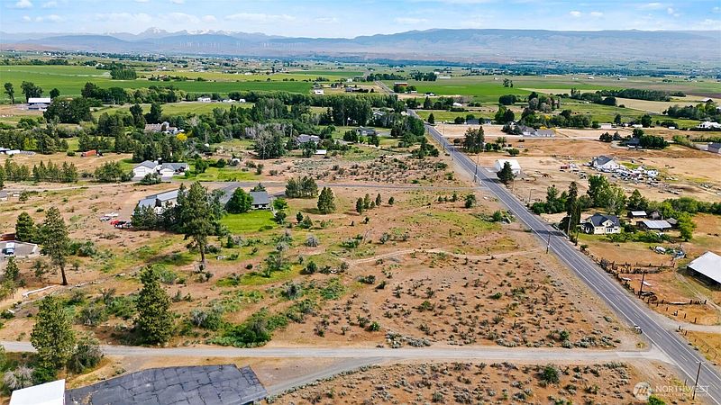 3rd image of 5881 Cove Road
