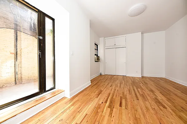 Rented by Buchbinder & Warren | media 27