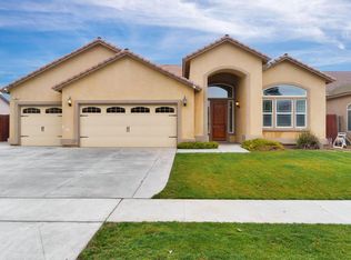 798 S Michelle Ave, Kerman, CA 93630