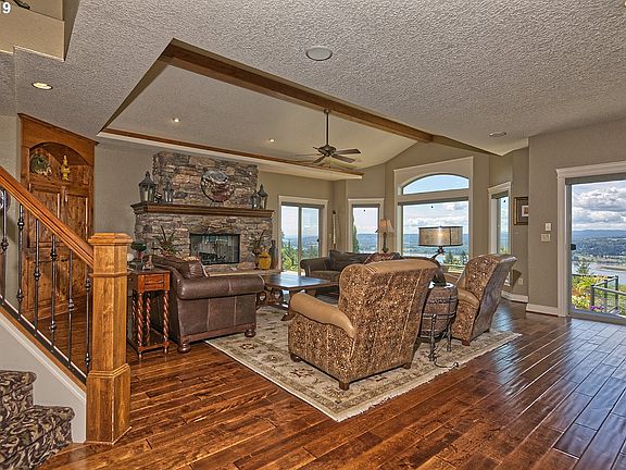 3rd image of 102 Horizon Dr