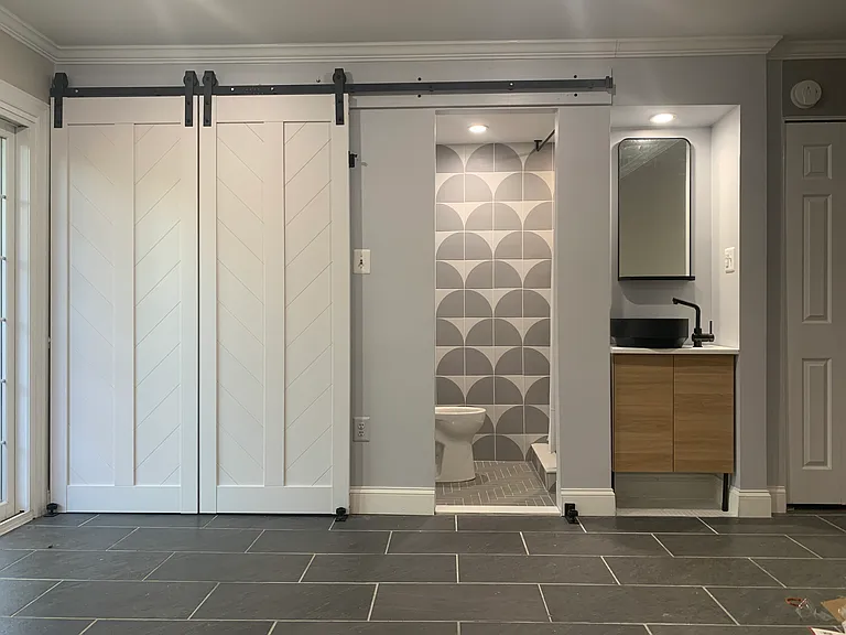 1st Floor Bath