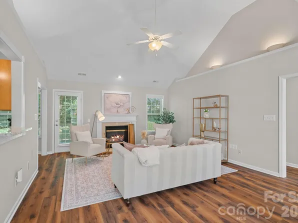 7219 Oxford Hunt Dr, Stanley, NC 28164
