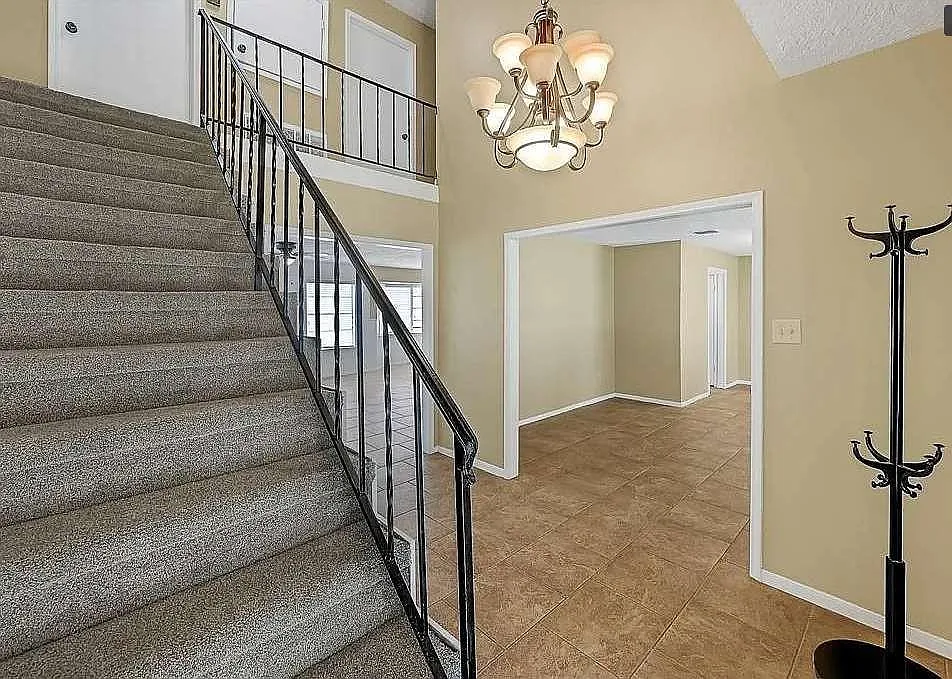 4 bed, 2.0 bath, 2277 sqft, $2,200 — Photo 3