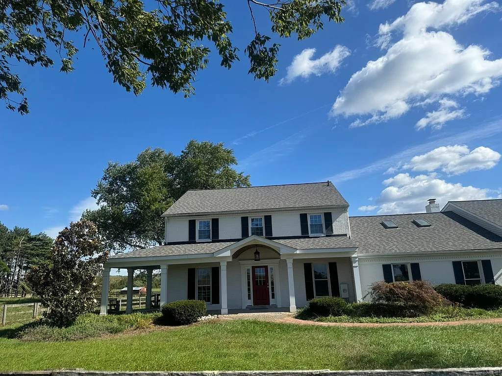 4 bed, 2.5 bath, 3108 sqft, $4,200 — Photo 2