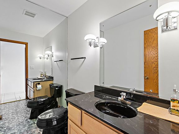 5th image of 18W736 Avenue Chateaux N
