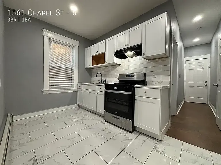 1561 Chapel St #6 — Photo 1