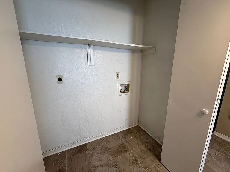 1708 Benttree Dr — Photo 8